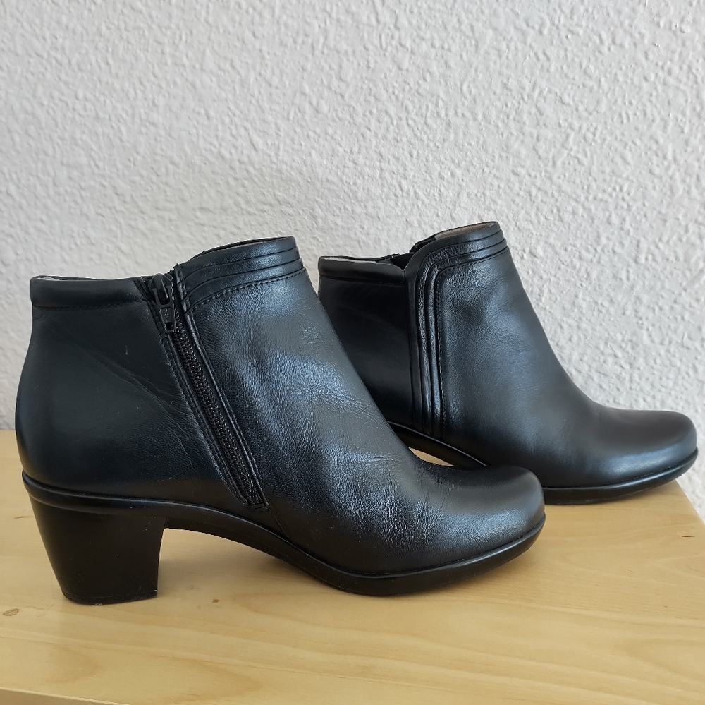 Naturalizer Elizabeth black boots